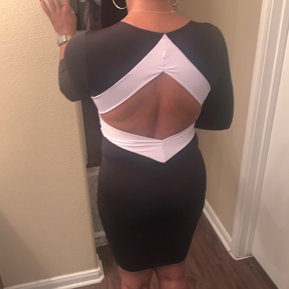 Black and whit backless midi dress
